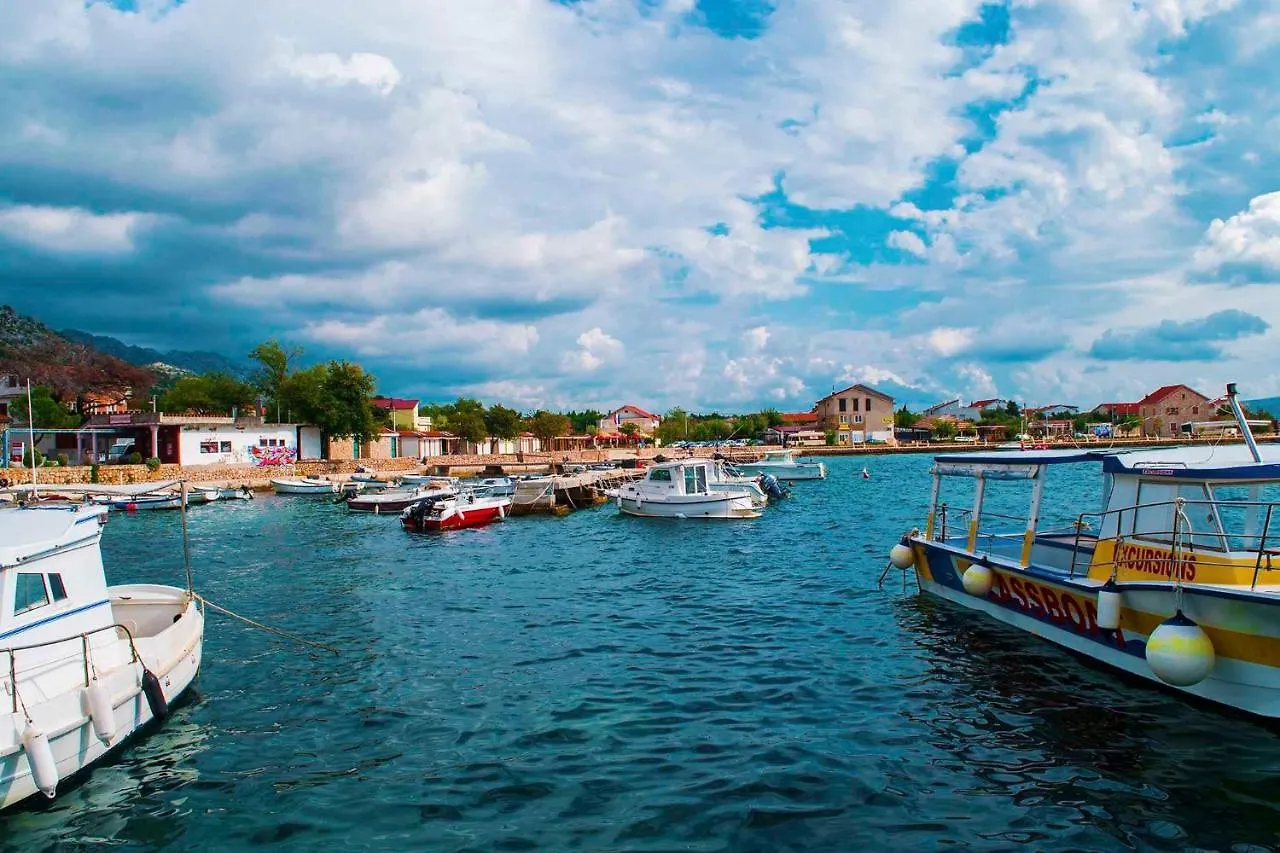 Apartment In Starigrad-Paklenica 40050  ستاريغغاد باكلينتسا