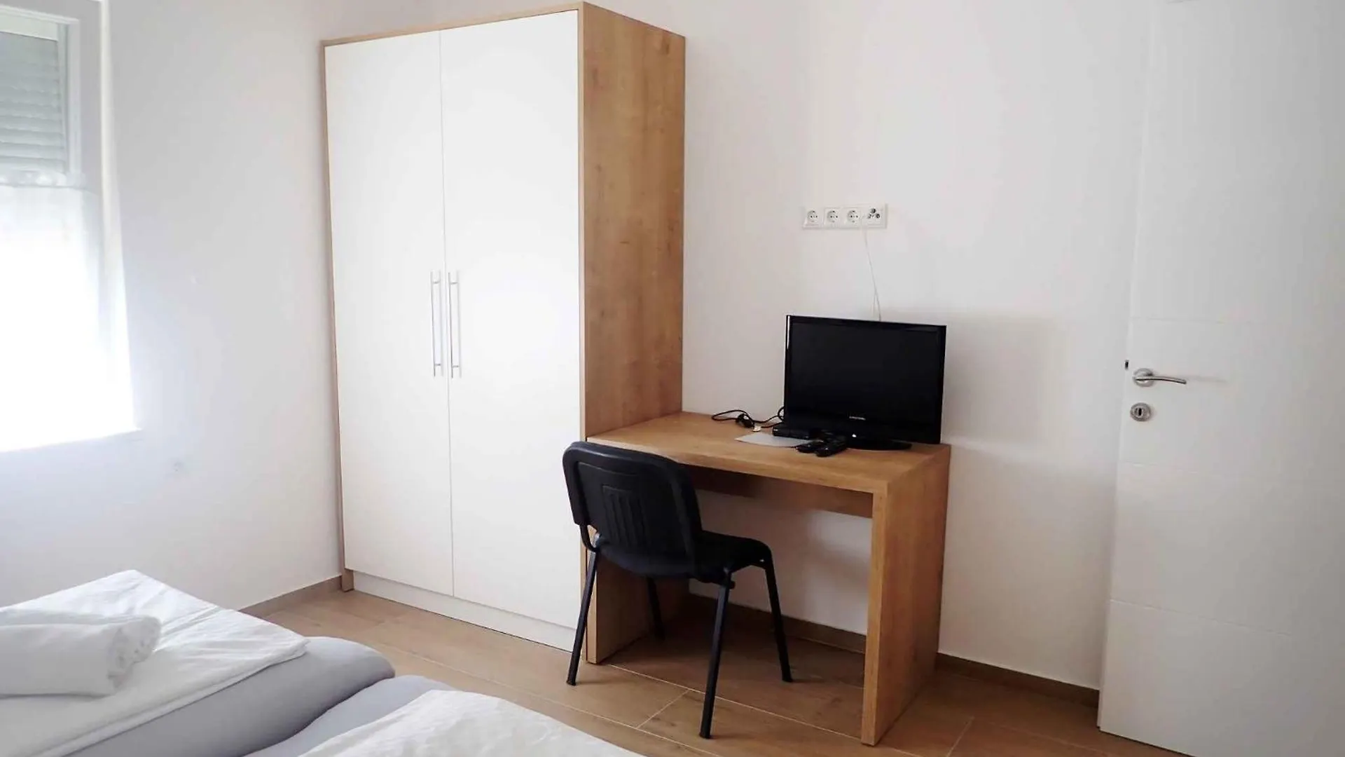 Apartment In Starigrad-Paklenica 40050