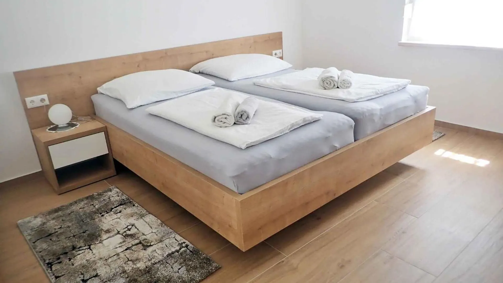 Apartment In Starigrad-Paklenica 40050