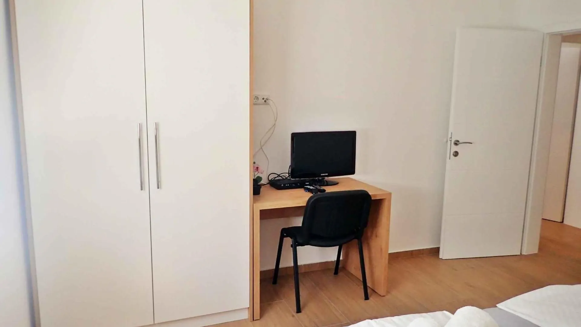 Apartment In Starigrad-Paklenica 40050