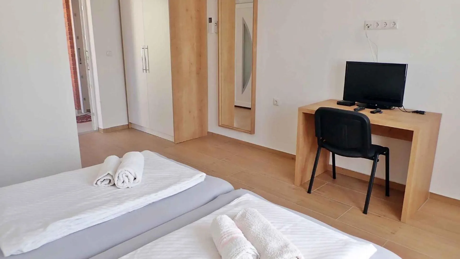 Apartment In Starigrad-Paklenica 40050